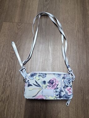 Vera Bradley ReActive RFID Compact Crossbody~Fresh-Cut Bouquet